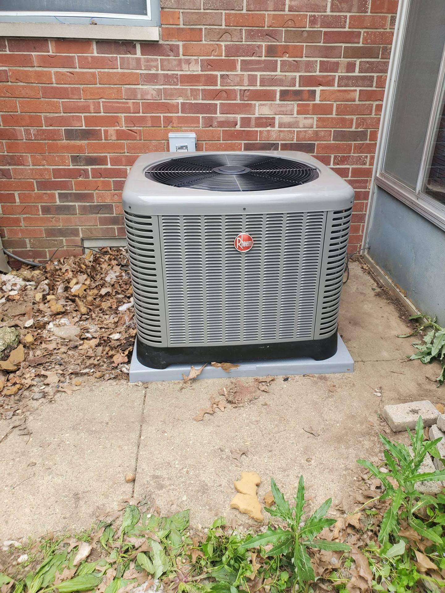Rheem outdoor AC condenser unit installed by 4-T's Heating & Cooling